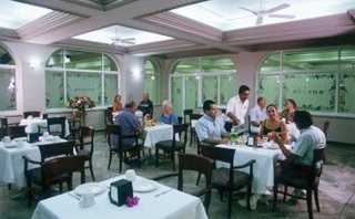 Imagen del bar/restaurante del Apartahotel Costa Bonita Mazatlan. Foto 4