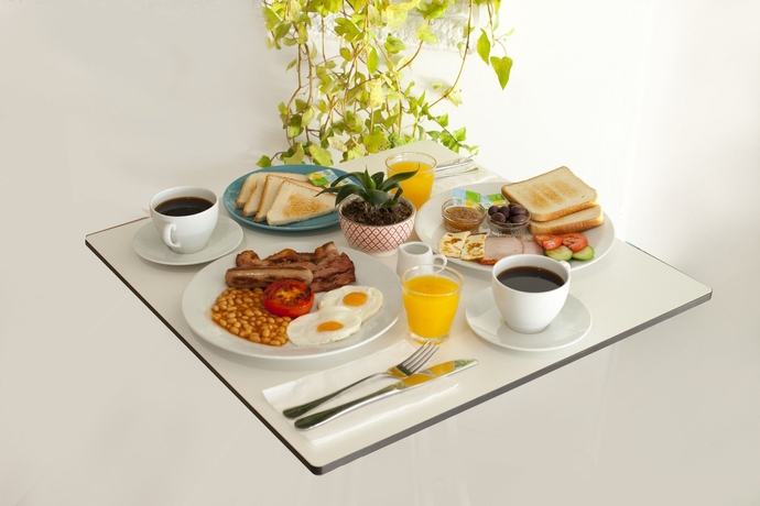 Imagen del bar/restaurante del Apartahotel Costantiana Beach Hotel Apartments. Foto 4