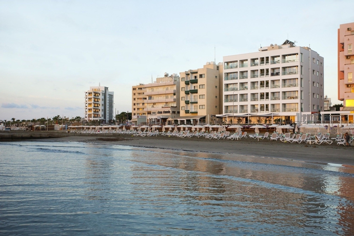 Imagen de los exteriores del Apartahotel Costantiana Beach Hotel Apartments. Foto 11