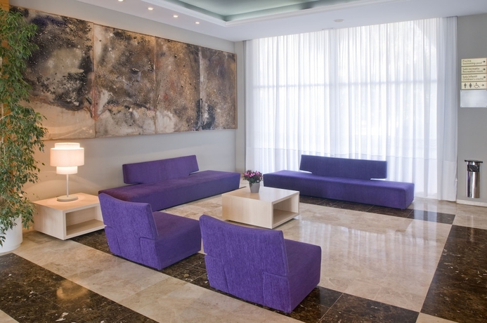 Imagen del bar/restaurante del Apartahotel Cye Holiday Centre. Foto 2