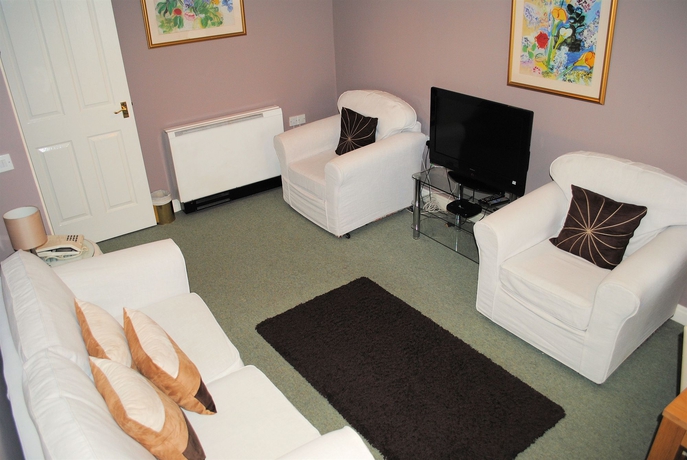 Imagen de los interiores del Apartahotel Edinburgh. Foto 13