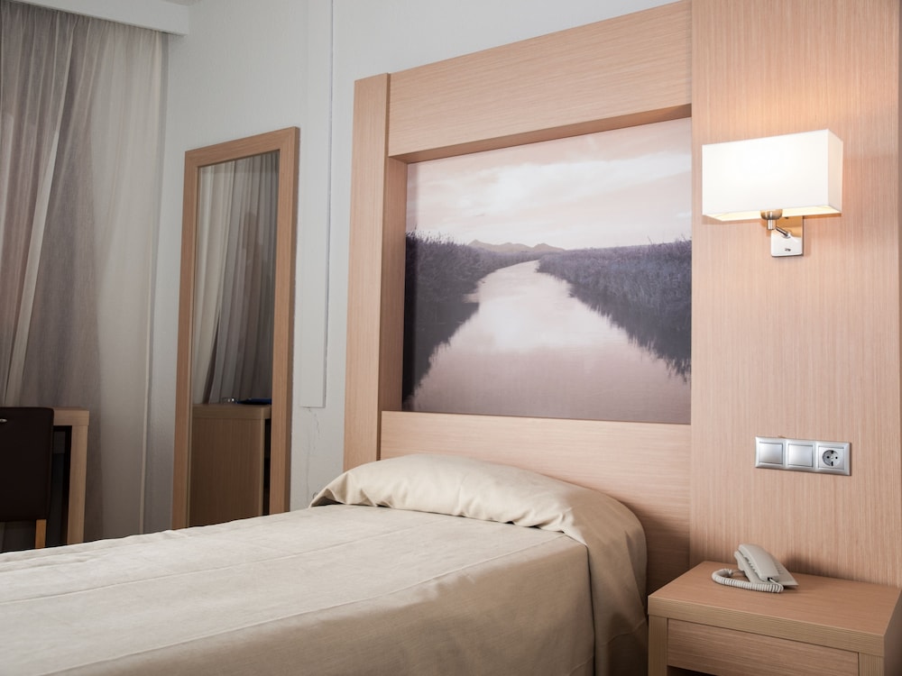 Imagen de la habitación del Apartahotel Eix Lagotel Holiday Resort. Foto 2