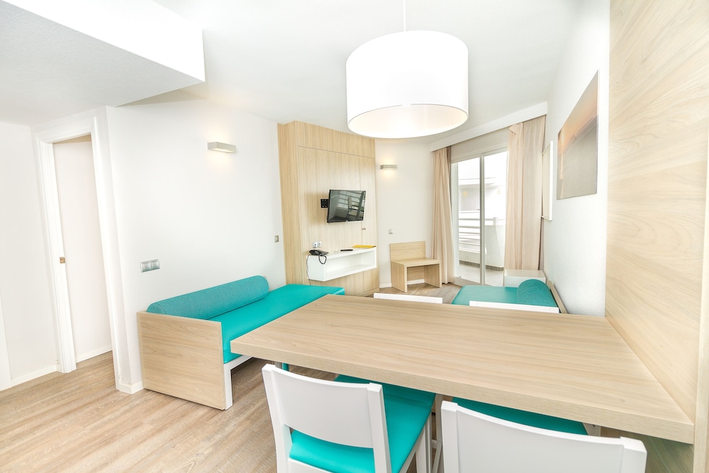 Imagen de la habitación del Apartahotel Eix Lagotel Holiday Resort. Foto 3