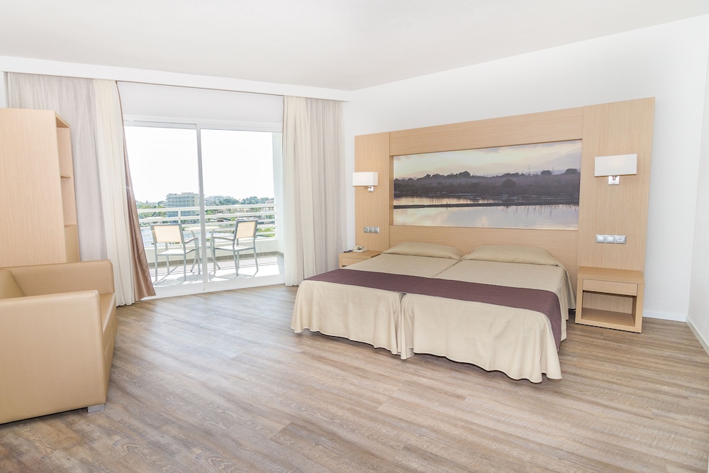 Imagen de la habitación del Apartahotel Eix Lagotel Holiday Resort. Foto 5