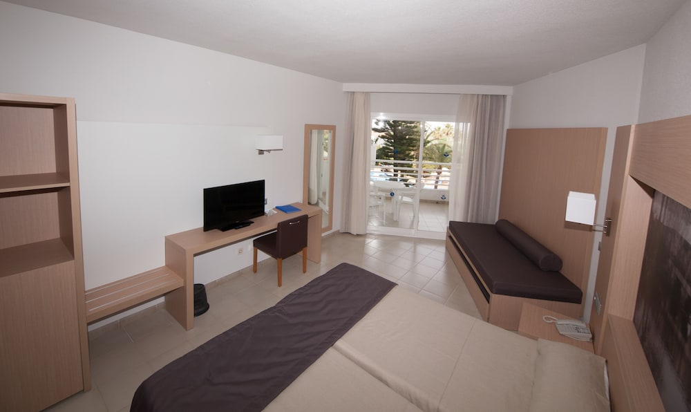 Imagen de la habitación del Apartahotel Eix Lagotel Holiday Resort. Foto 6