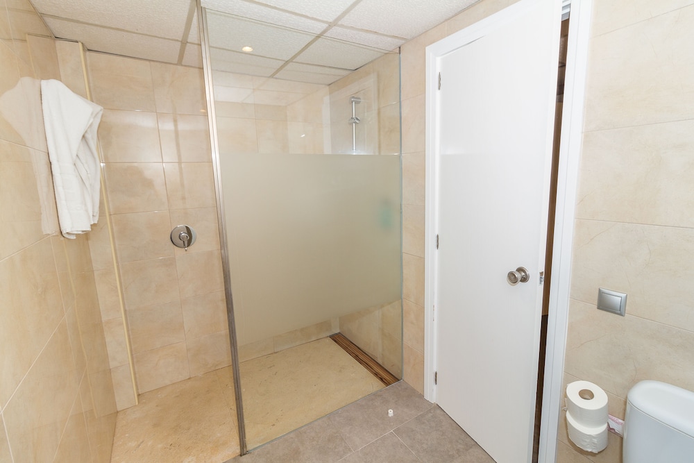 Imagen de la habitación del Apartahotel Eix Lagotel Holiday Resort. Foto 7