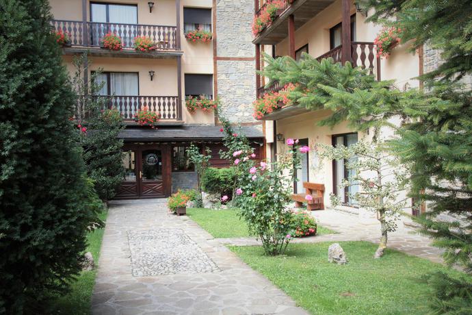 Imagen de los exteriores del Apartahotel El Refugio De Aran Vielha. Foto 5