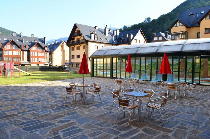 Imagen de los exteriores del Apartahotel El Refugio De Aran Vielha. Foto 6