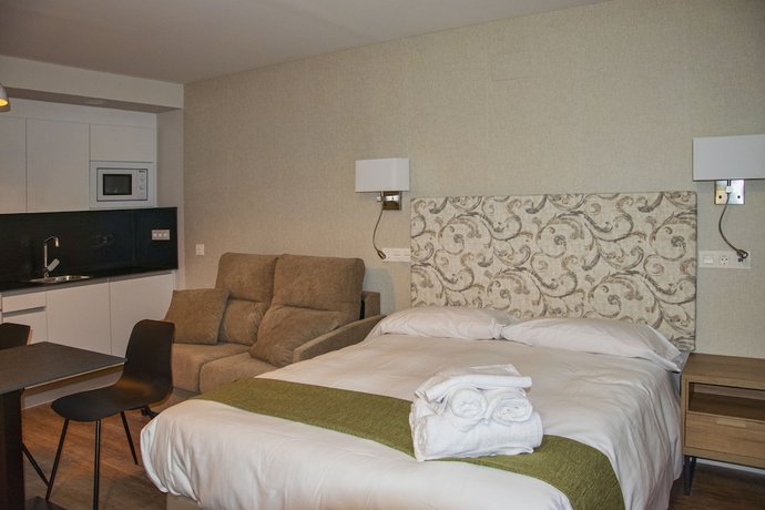 Imagen de la habitación del Apartahotel Essenzia de Castilla. Foto 13