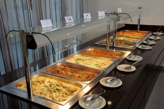 Imagen del bar/restaurante del Apartahotel Euronapa. Foto 4