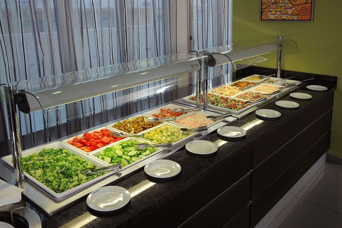 Imagen del bar/restaurante del Apartahotel Euronapa. Foto 5