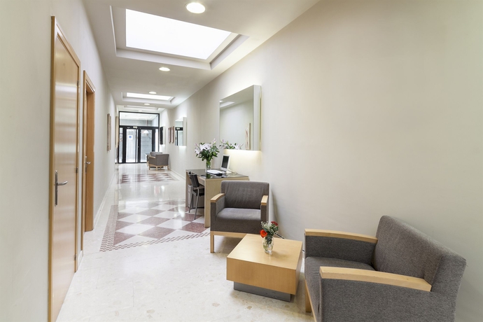 Imagen de los interiores del Apartahotel Exe Campus San Mamés. Foto 12