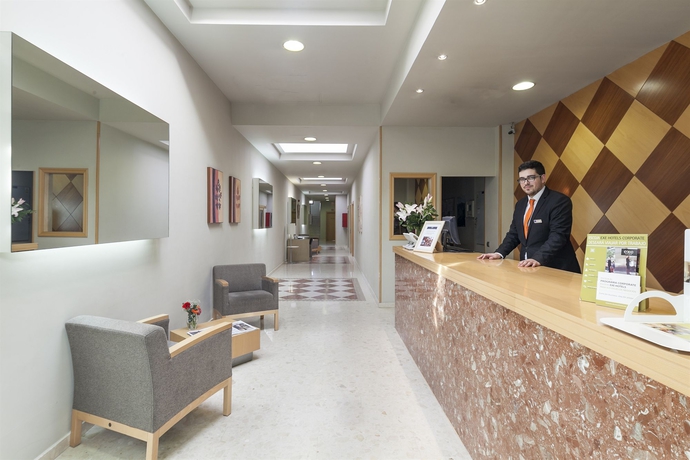 Imagen de los interiores del Apartahotel Exe Campus San Mamés. Foto 15