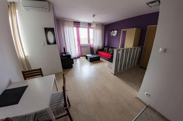 Imagen general del Apartahotel Far Home Apartments. Foto 10