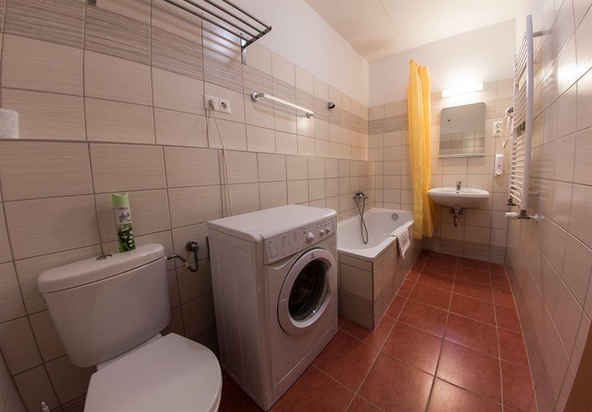 Imagen general del Apartahotel Far Home Apartments. Foto 14