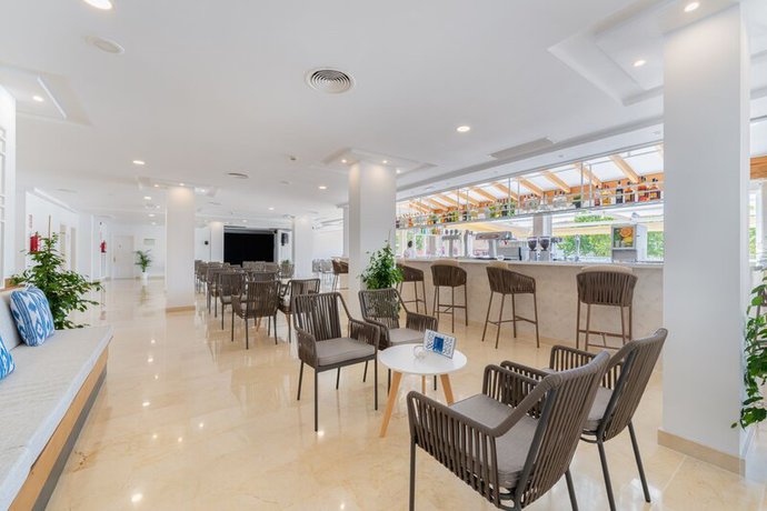 Imagen del bar/restaurante del Apartahotel Ferrer Lime Isabel. Foto 3