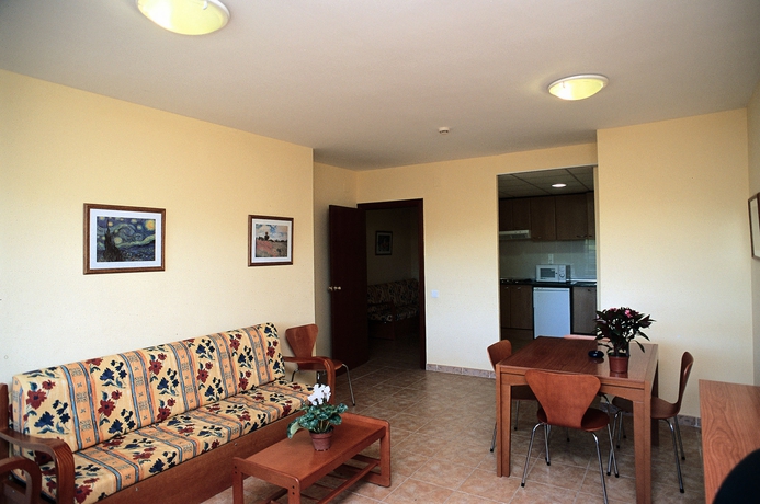 Imagen de los interiores del Apartahotel Festival Village. Foto 10