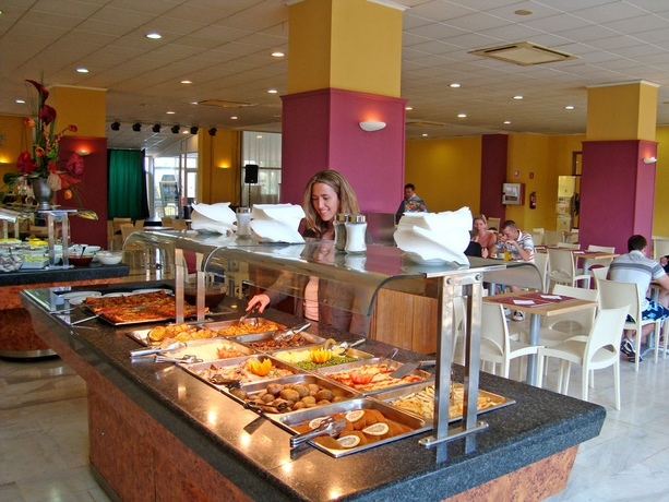 Imagen del bar/restaurante del Apartahotel Festival Village. Foto 7