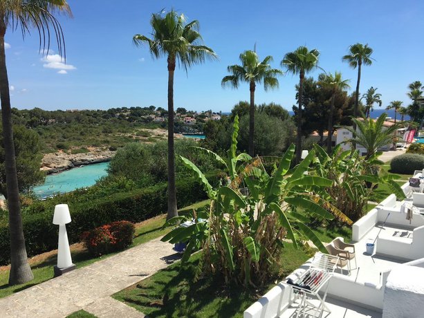 Imagen general del Apartahotel Flipflop Cala Mandía Hotel. Foto 8