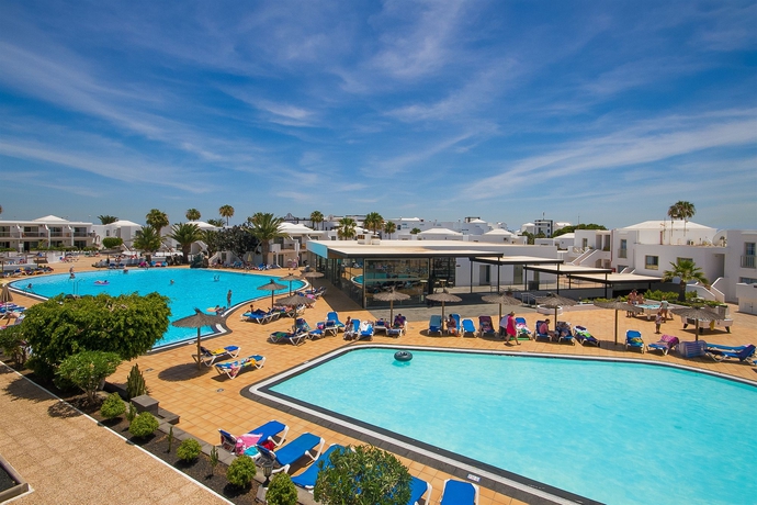 Imagen de los exteriores del Apartahotel Floresta, Puerto del Carmen. Foto 9