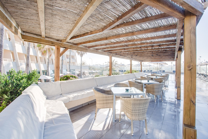 Imagen de los exteriores del Apartahotel Fontanellas Playa. Foto 18