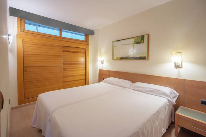 Imagen de la habitación del Apartahotel Fontanellas Playa. Foto 13