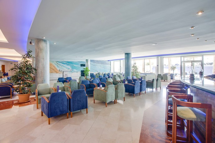Imagen del bar/restaurante del Apartahotel Fontanellas Playa. Foto 8
