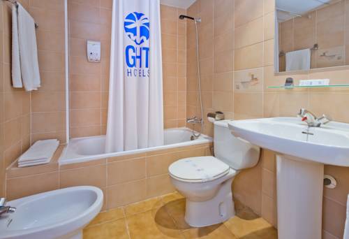 Imagen de la habitación del Apartahotel GHT Tossa Park. Foto 3