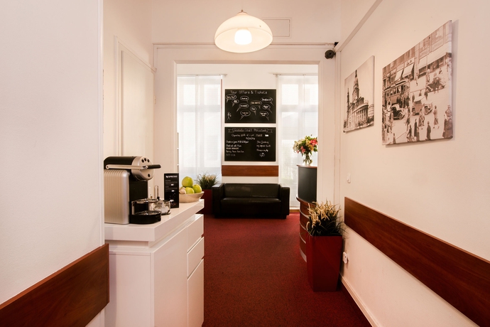 Imagen de los interiores del Apartahotel GOZSDU COURT. Foto 8