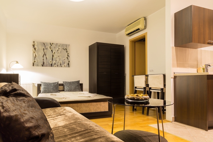 Imagen de los interiores del Apartahotel GOZSDU COURT. Foto 14