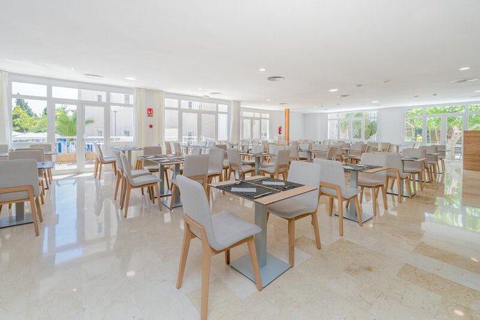 Imagen del bar/restaurante del Apartahotel Globales Isabel. Foto 2