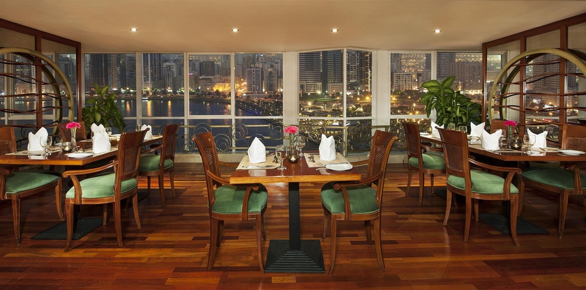 Imagen del bar/restaurante del Apartahotel Golden Tulip Sharjah. Foto 4