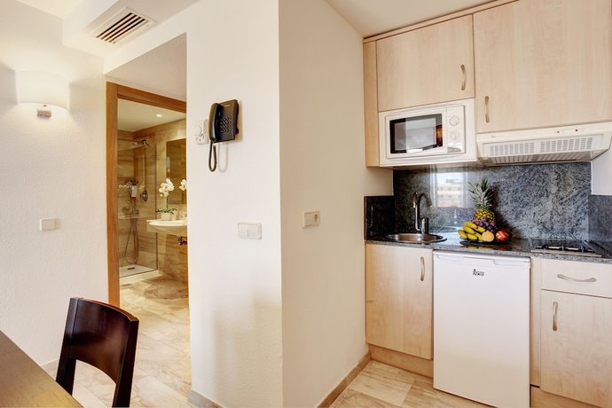 Imagen de la habitación del Apartahotel Grupotel Alcudia Suite. Foto 5