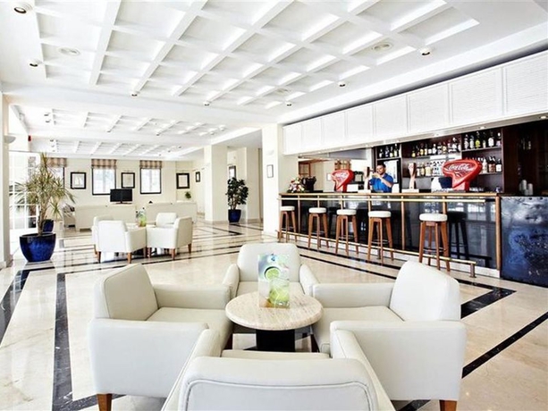 Imagen general del Apartahotel Grupotel Club Menorca. Foto 6