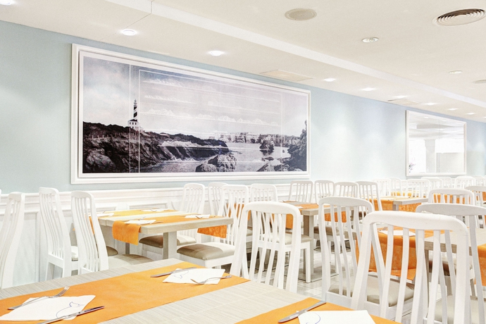 Imagen del bar/restaurante del Apartahotel Grupotel Mar De Menorca. Foto 6