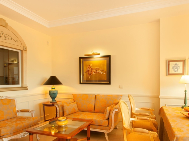 Imagen de los interiores del Apartahotel Guadalpin Suites, Marbella. Foto 17