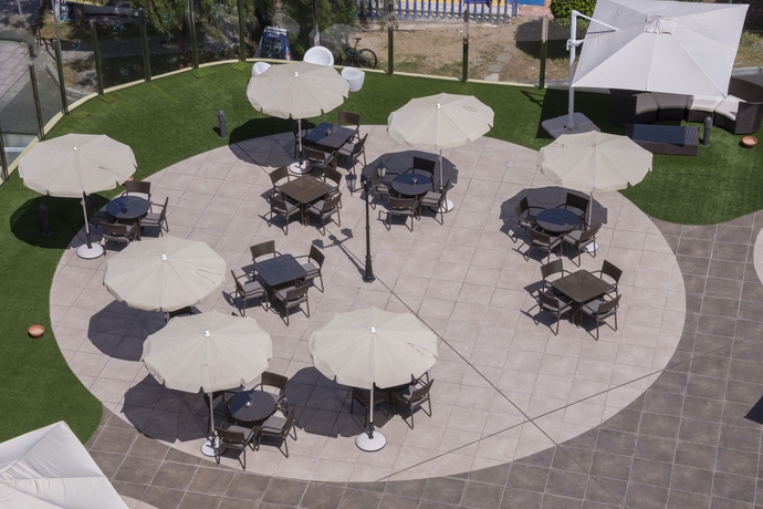 Imagen del bar/restaurante del Apartahotel HOVIMA Santa Maria. Foto 3