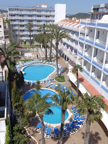 Imagen de la piscina del Apartahotel Hotel Apartamentos Solimar. Foto 17