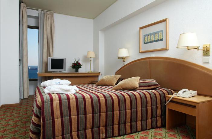 Imagen de la habitación del Apartahotel Hotel Estoril Eden. Foto 4