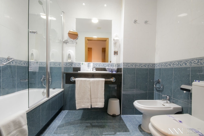 Imagen de la habitación del Apartahotel Hotel Spa Nanin Playa. Foto 12