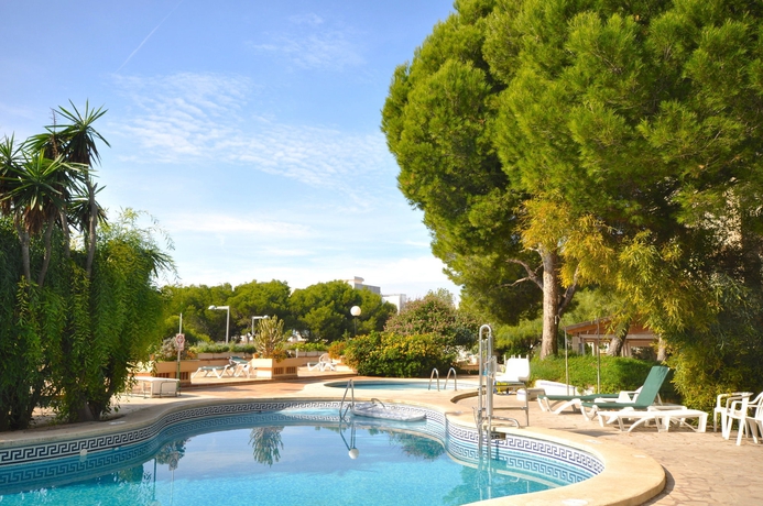 Imagen de la piscina del Apartahotel Houm Plaza Son Rigo. Foto 15