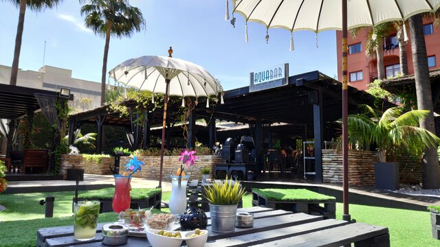 Imagen del bar/restaurante del Apartahotel ILUNION Miramar. Foto 2