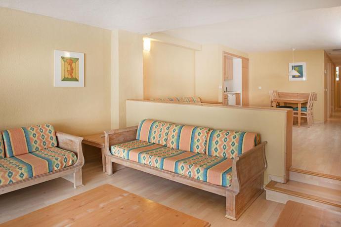 Imagen de la habitación del Apartahotel Iberostar Ciudad Blanca Alcudia Apartamentos. Foto 5