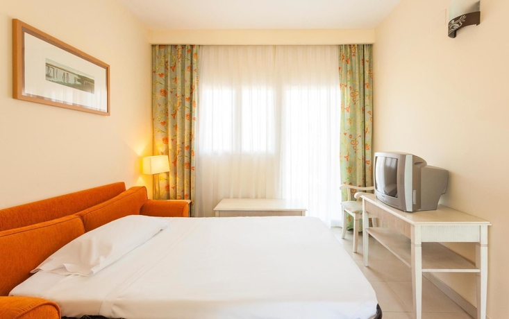 Imagen de la habitación del Apartahotel Ilunion Sancti Petri. Foto 2