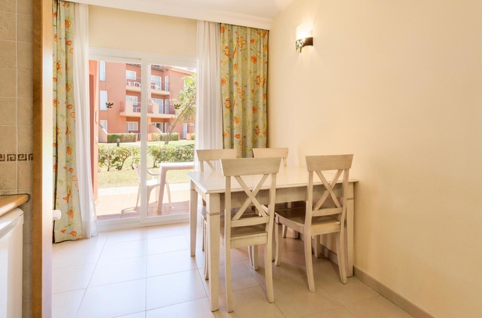 Imagen de la habitación del Apartahotel Ilunion Sancti Petri. Foto 3