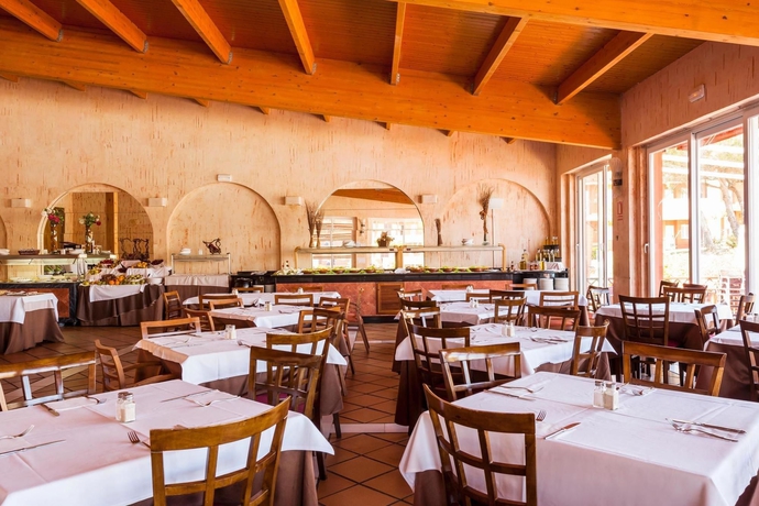 Imagen del bar/restaurante del Apartahotel Ilunion Sancti Petri. Foto 1