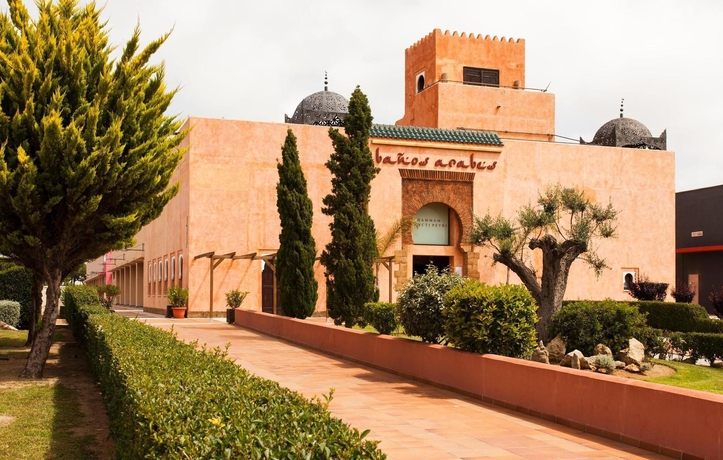 Imagen de los exteriores del Apartahotel Ilunion Sancti Petri. Foto 13