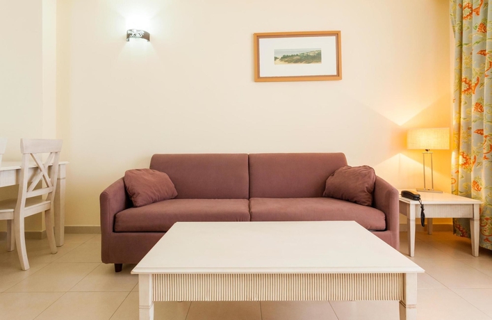 Imagen de la habitación del Apartahotel Ilunion Sancti Petri. Foto 11