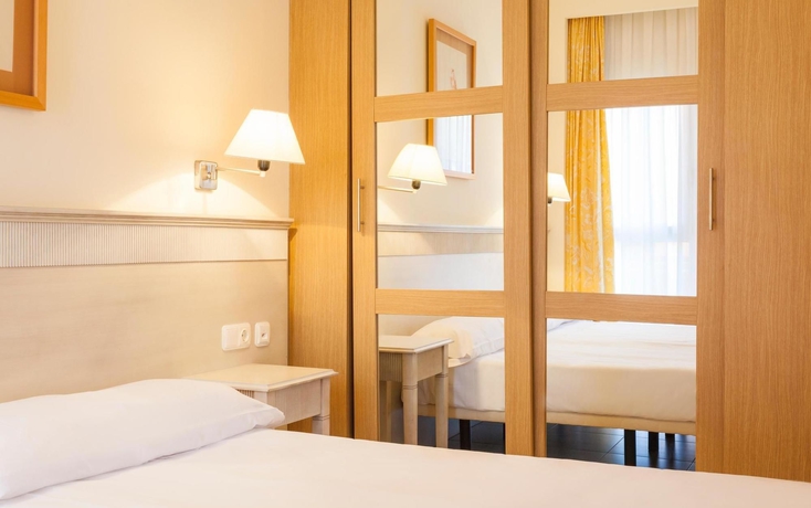 Imagen de la habitación del Apartahotel Ilunion Sancti Petri. Foto 12