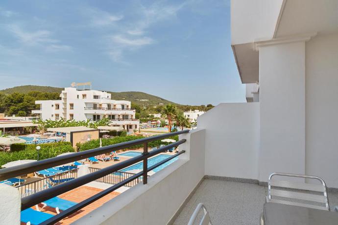 Imagen de los exteriores del Apartahotel Invisa Casa Luis. Foto 11